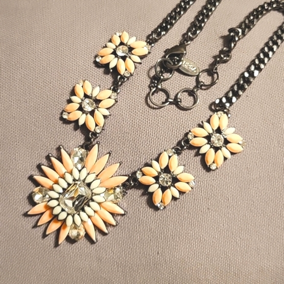 Amitra Singh pink  floral bib necklace - Picture 3 of 6